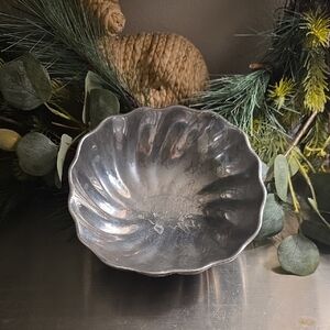Wilton Armetale Silver Scalloped Bowl